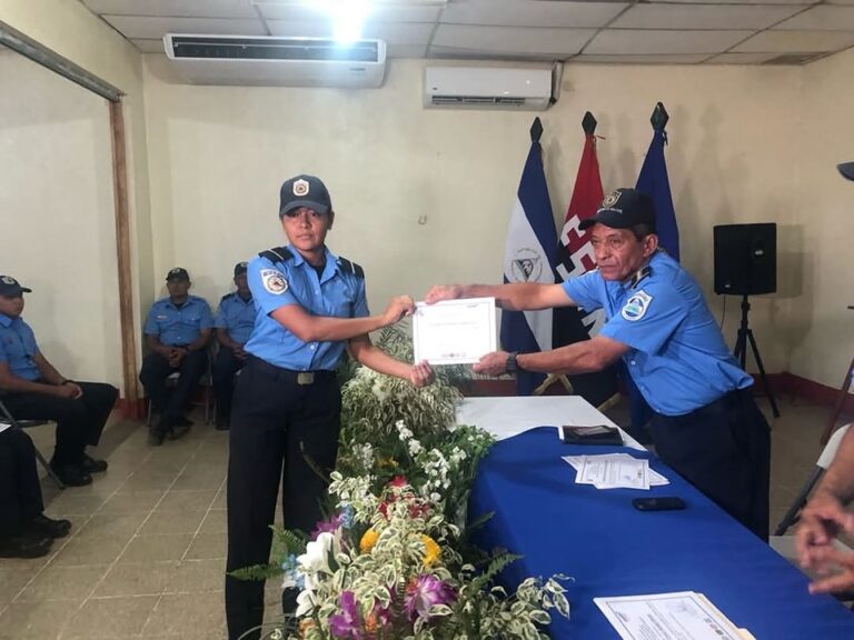 Bomberos se capacitan para enfrentar incendios en vehículos eléctricos