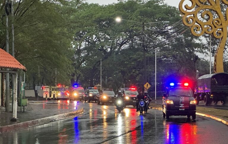 Bomberos y Policía recorren Managua en conmemoración del Día de la Dignidad Nacional