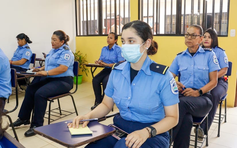 Capacitan a los servidores públicos sobre el cuido familiar
