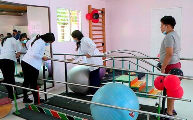 Centro “Ciro Molina” fortalece la rehabilitación física gratuita en Managua