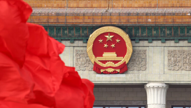 China protesta ante EEUU por revocar visados a estudiantes asiáticos