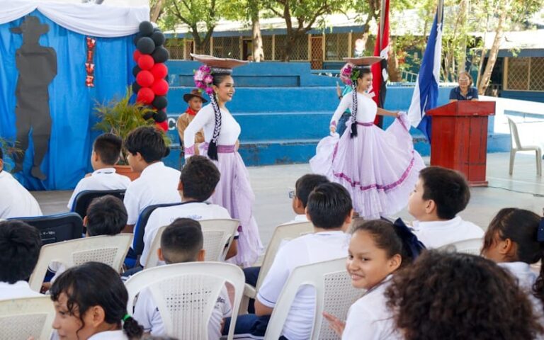 Comunidad educativa rinde homenaje al General Sandino