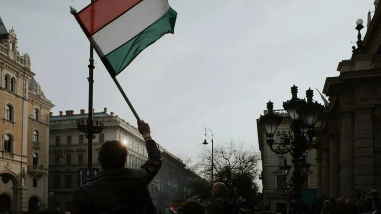 Congreso de Hungría aprobó salida del CPI