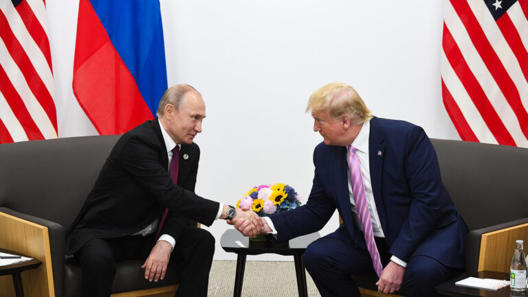 Conversación telefónica entre Putin y Trump se realizará este lunes