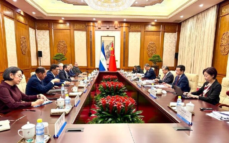 Delegación nicaragüense se reúne con Canciller de la República Popular China