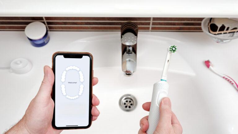 Descubre infidelidad de su esposo gracias a un cepillo de dientes