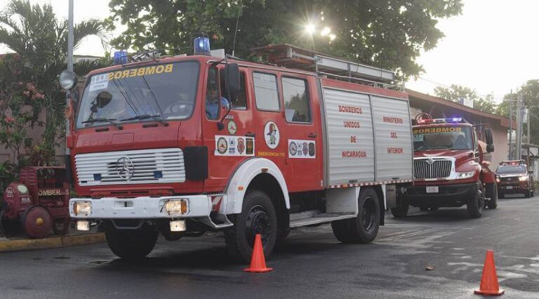 Desplazan camiones cisternas a estación de bomberos en Tipitapa