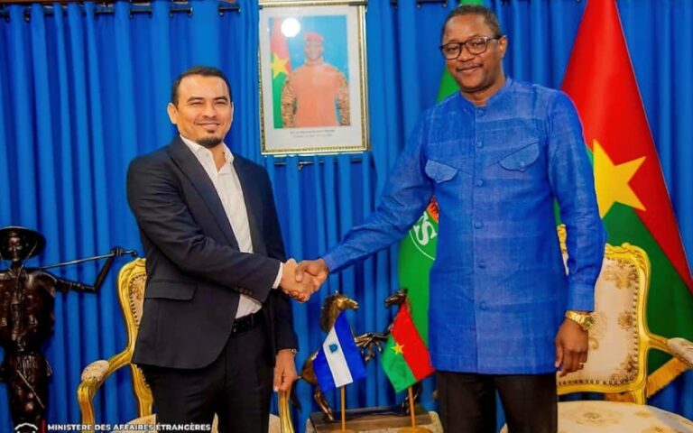 Embajador de Nicaragua con Ministro de Relaciones Exteriories de Burkina Faso