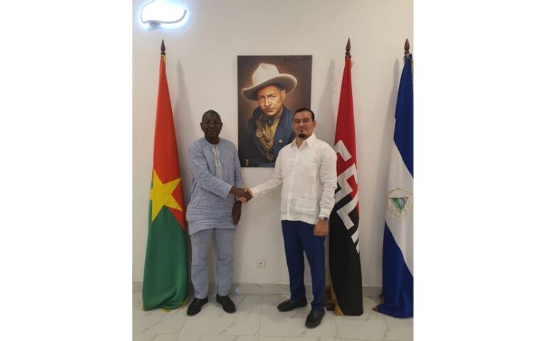 Embajador nicaragüense se reúne con el Secretario del Consejo Nacional de la Empresa Privada y Empleo de Burkina Faso