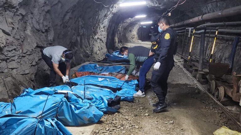 Hallan muertos a 13 mineros secuestrados en Perú