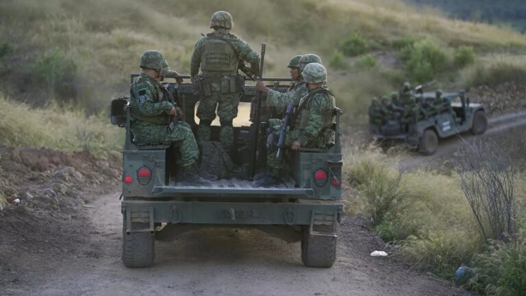 Enfrentamiento deja 12 personas muertas en Michoacán-México