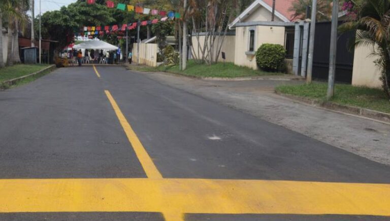 Entregan calles asfaltadas en Las Cuaresma