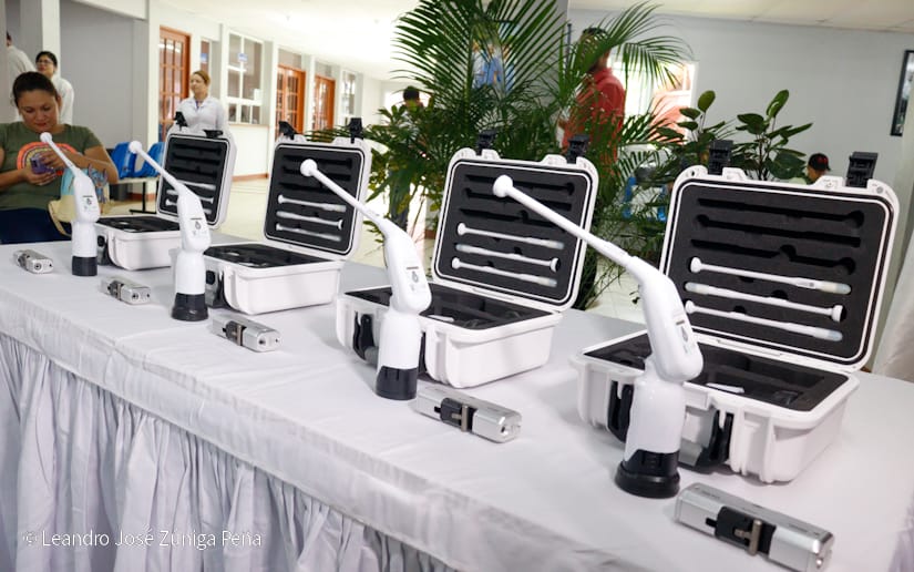 Entregan equipos para biopsia de mama y termocoaguladores