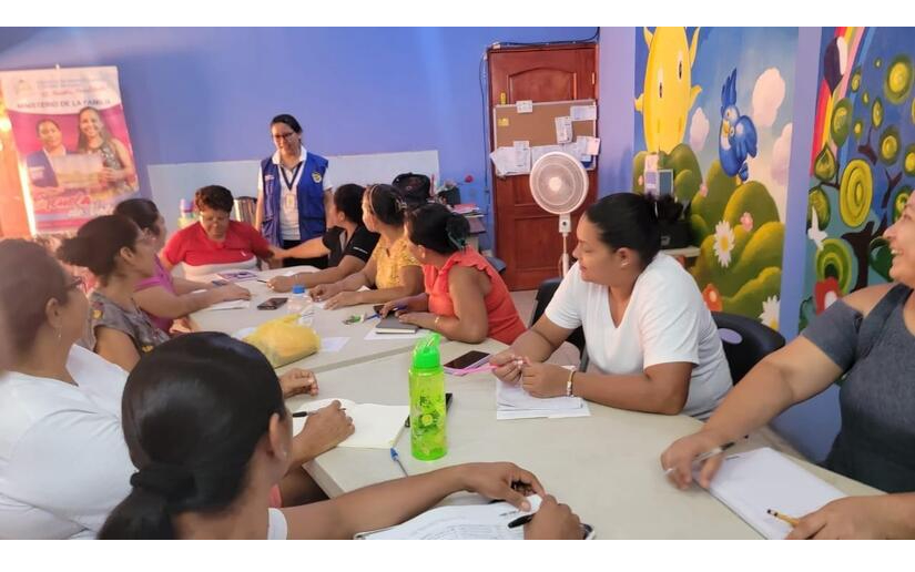 Familias participan en Escuelas de Valores