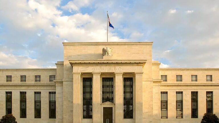 Fed de EEUU pretende recortar su planilla laboral