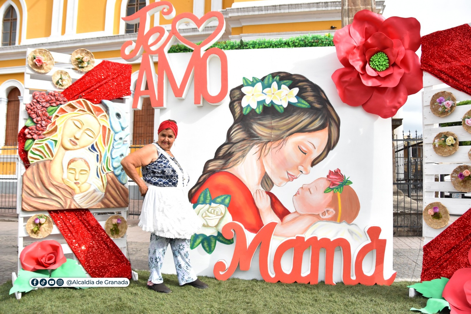 Granada crea una Zona Selfie en honor a Mamá