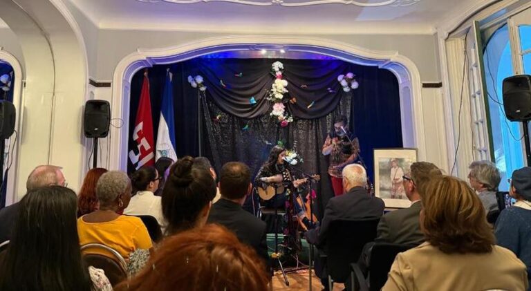 Homenaje al General Sandino en Bégica