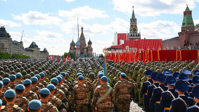 Impresionante desfile en Plaza Roja en conmemoración del Día de la Victoria contra el nazismo
