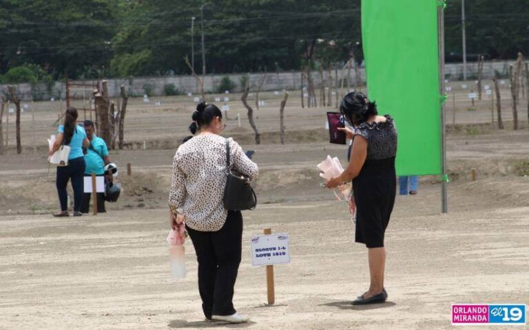 Entregan 200 lotes en Urbanización Villa Esperanza en Managua