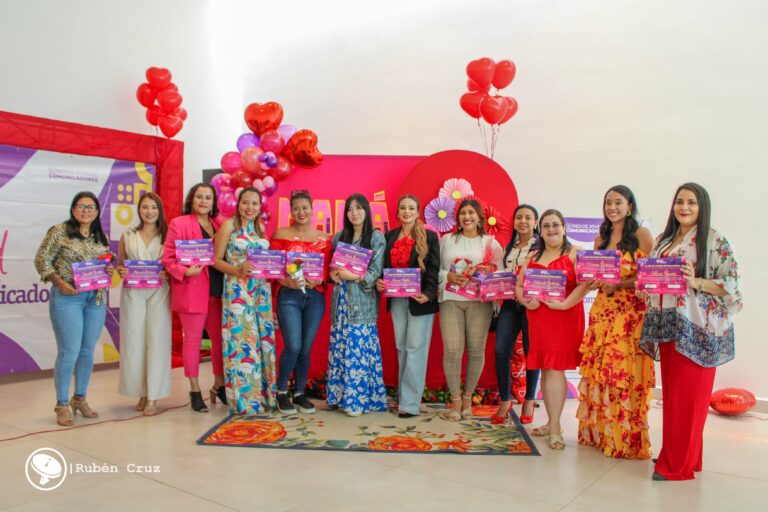 Reconocen labor de madres comunicadoras