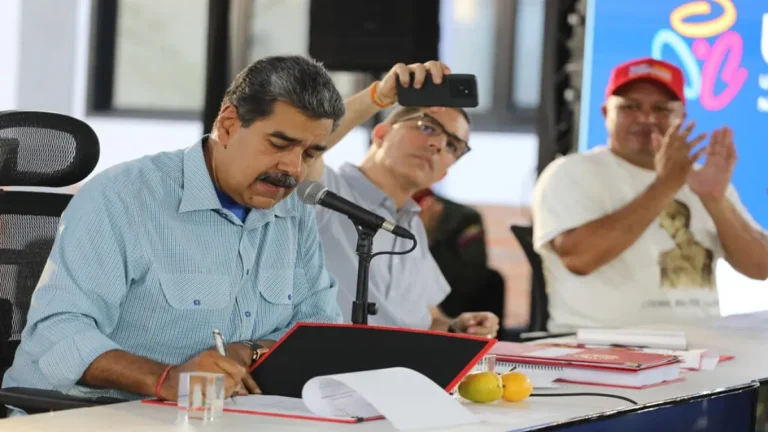 Maduro promulga Ley de las Siete Transformaciones