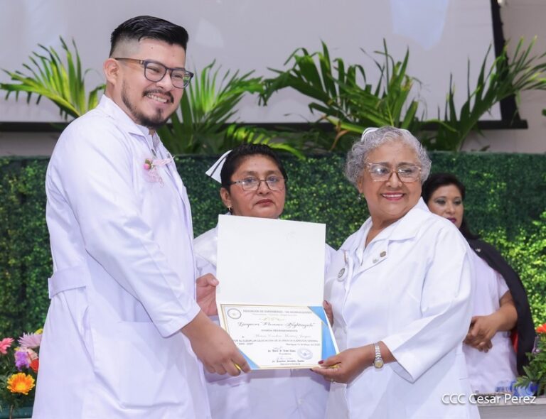  Más de 70 enfermeras reciben reconocimiento en su día en Nicaragua