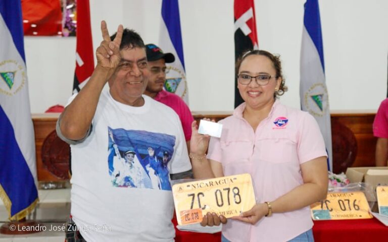 Transportistas reciben nuevos buses chinos para fortalecer el servicio público