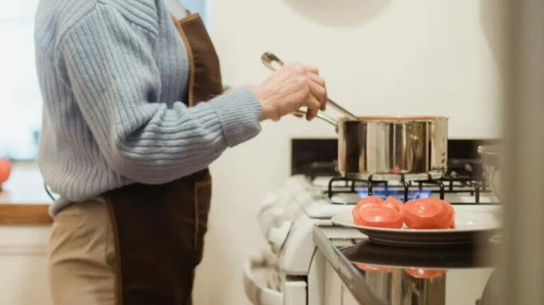 Mata a su marido por ver a otras mujeres en redes sociales