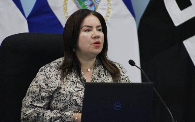 Mined entrega obras de infraestructura escolar