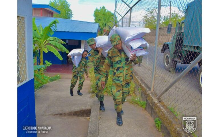Quinto Comando Militar Regional realiza cargue, traslado y descargue de merienda escolar