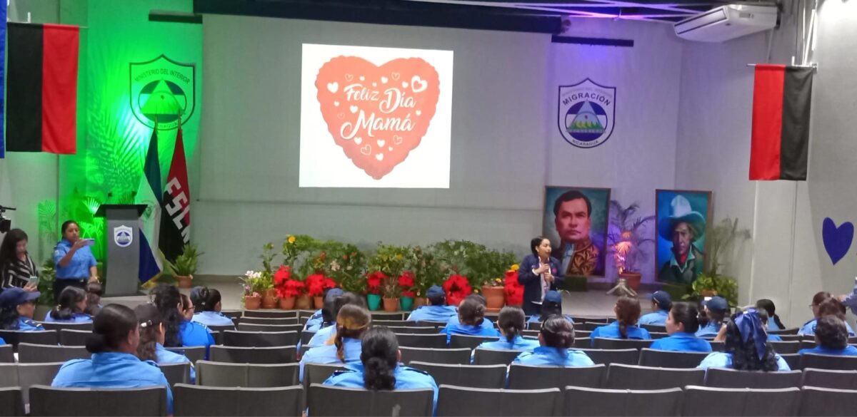 Realizan taller para destacar el rol de las mujeres servidoras públicas