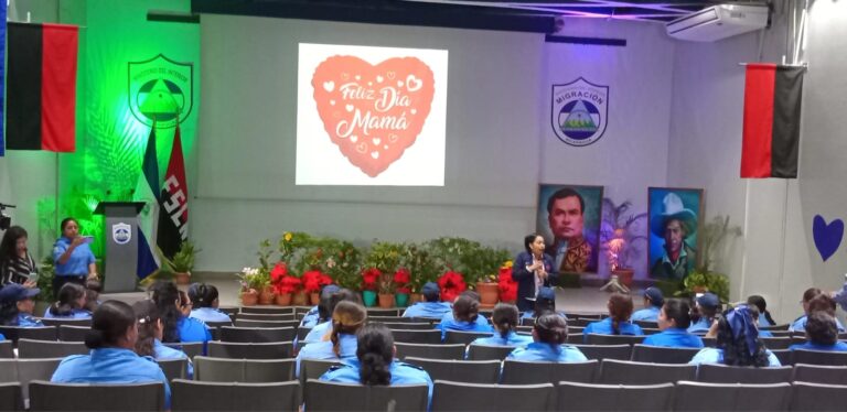 Realizan taller para destacar el rol de las mujeres servidoras públicas