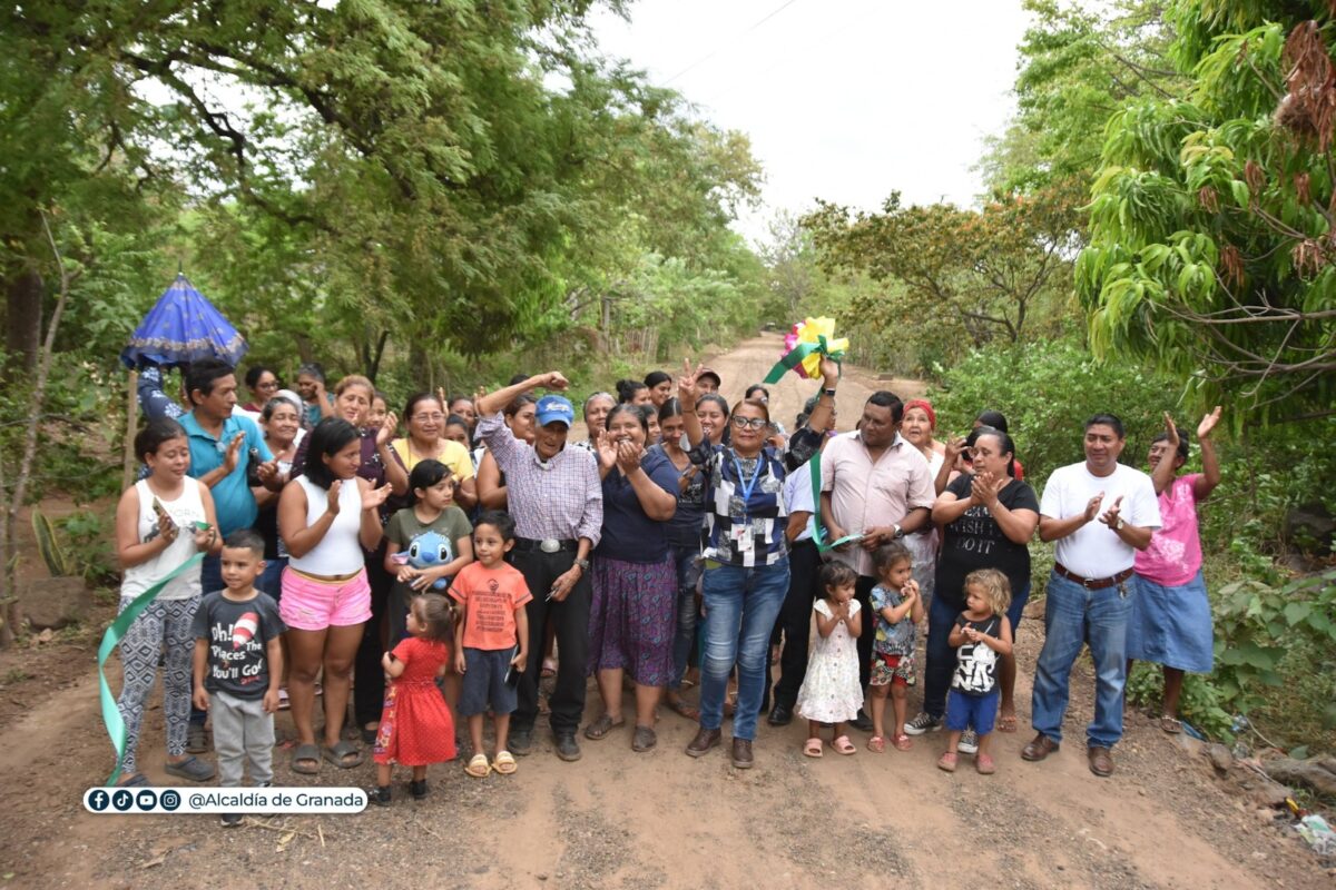 Reparaciones en camino productivo benefician a 125 familias