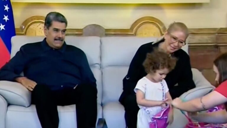 Rescatan a la niña que fue arrebatada de sus padres en EEUU