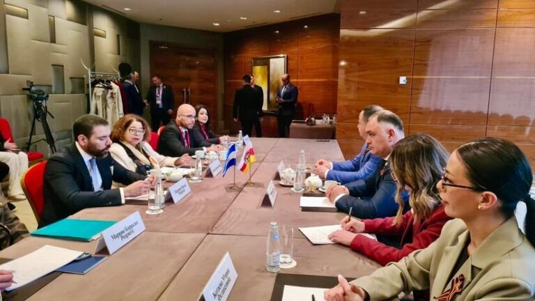 Reunión entre Nicaragua y Osetia del Sur durante conmemoración del Día de la Victoria en Moscú