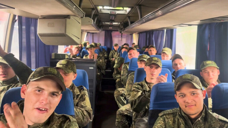 Rusia y Ucrania realizan intercambio de prisioneros