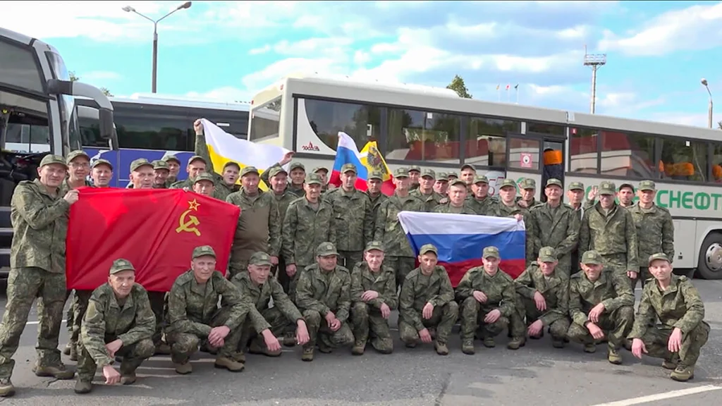 Rusia recibe a militares liberados durante canje de prisioneros