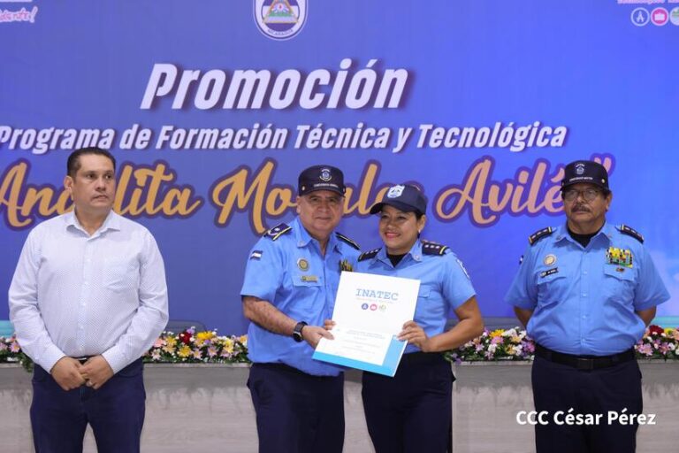 Se gradúan 750 oficiales del Programa “Angelita Morales Avilés”