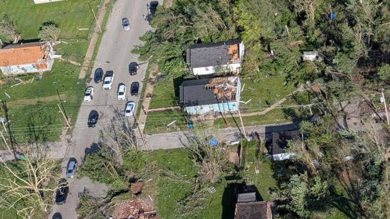 Tornados y tormentas deje 14 muertos en varios estados de EEUU