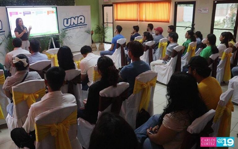 UNA recibe importante acreditación