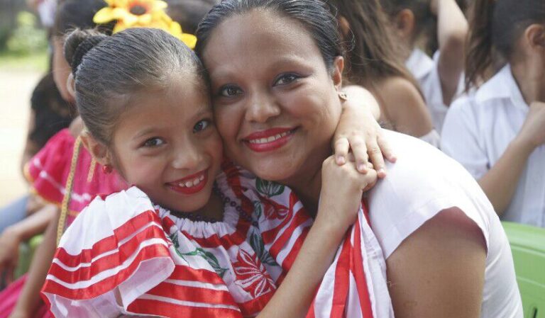 Rosario: “Honrar a las madres y declarar feriado su día es un deber y una responsabilidad que asumimos con amor”