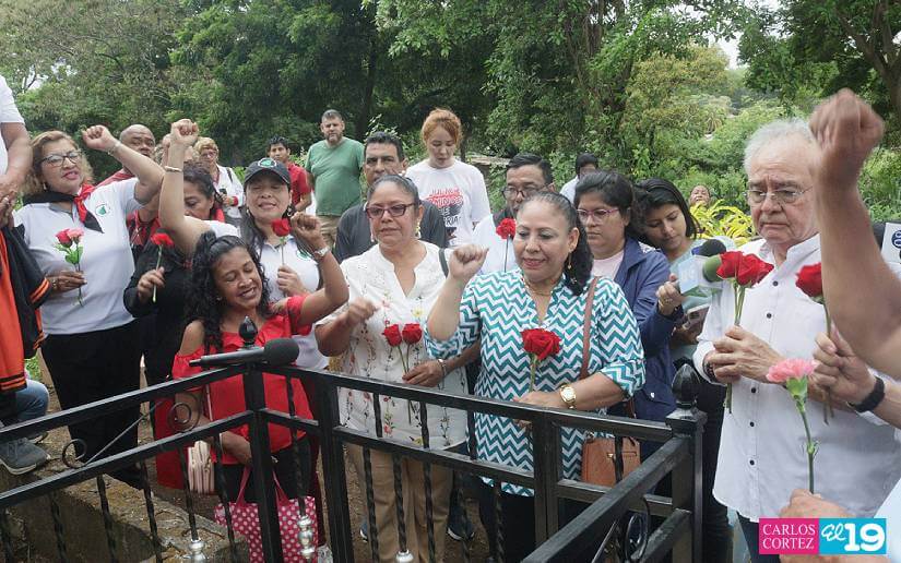 Sector salud rinde homenaje a Silvia Ferrufino