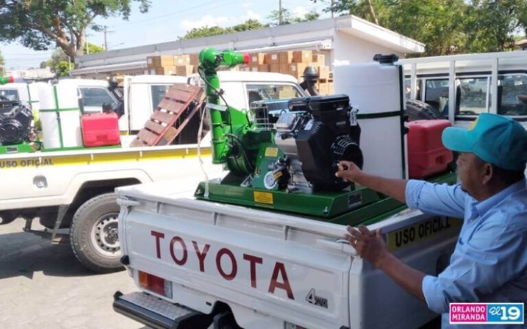 Entregan 65 equipos de fumigación a los Silais