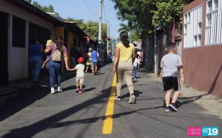 Más obras viales son entregadas a las familias