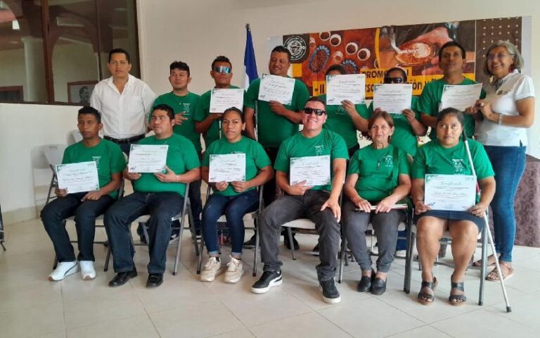 INTA celebra promoción de primer curso básico de catación de café con personas no videntes