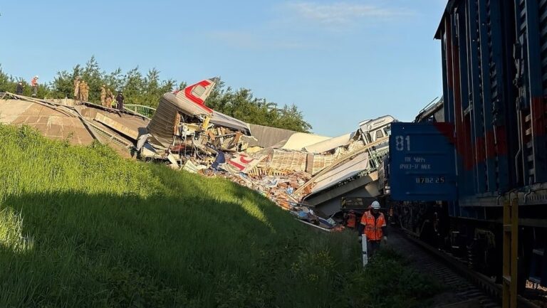 De ataques terroristas califican la voladura de 2 puentes ferroviarios en Rusia