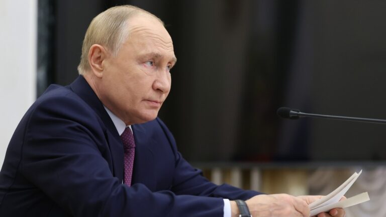 Putin informado de lo ocurrido con la voladura de puentes y sabotaje a trenes