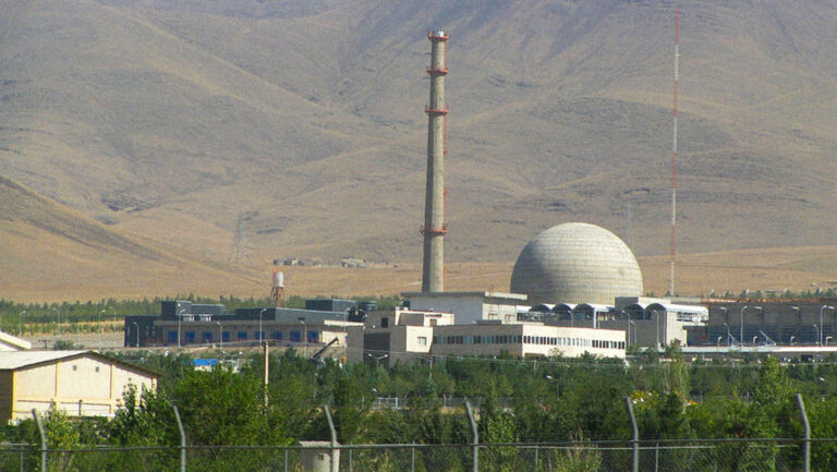 Ataque de Israel en zona cercana a reactor de agua pesada e Irán