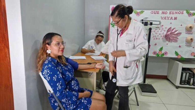 Atención especializada para 150 mujeres embarazadas