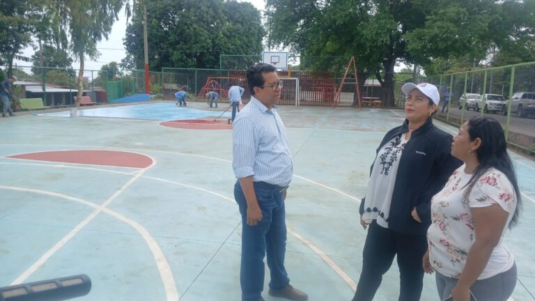 Avanza la rehabilitación del parque en el barrio Omar Torrijos